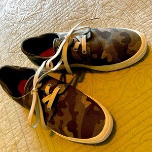 Men's Camouflage Lace-Up Sneakers